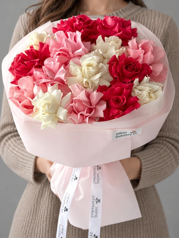 Букет "Rose kiss" — «Rose kiss» — элегантный букет из 15 роз.